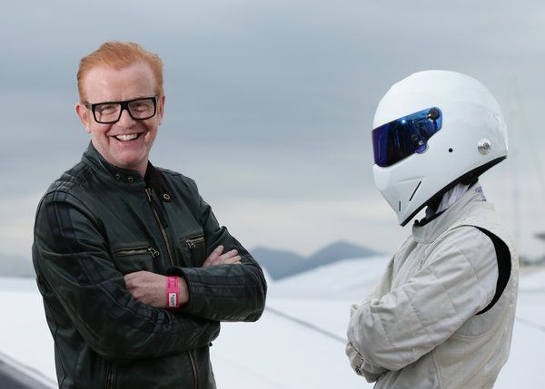 Ο Chris Evans, αριστερά, με το The Stig στις Κάννες της Γαλλίας, πέρυσι. Ο κ. Έβανς θα εγκαταλείψει τη θέση του ως παρουσιαστής του Top Gear.