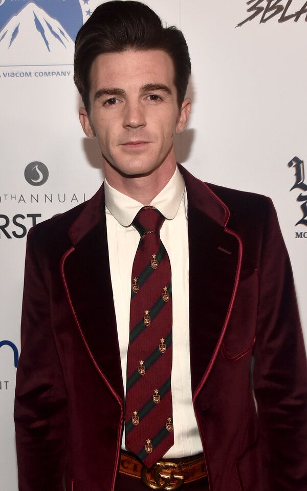Drake Bell concordou com um acordo judicial em uma audiência virtual na quarta-feira. Ele inicialmente se declarou inocente das acusações de tentativa de colocar a criança em perigo e de disseminação de material prejudicial às crianças.
