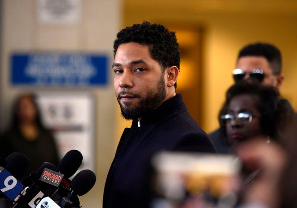Jussie Smollett deixando o tribunal em março. Documentos recém-lançados relacionados ao caso do Sr. Smollett deram algumas dicas sobre as discussões dos promotores sobre o cancelamento do caso contra ele.