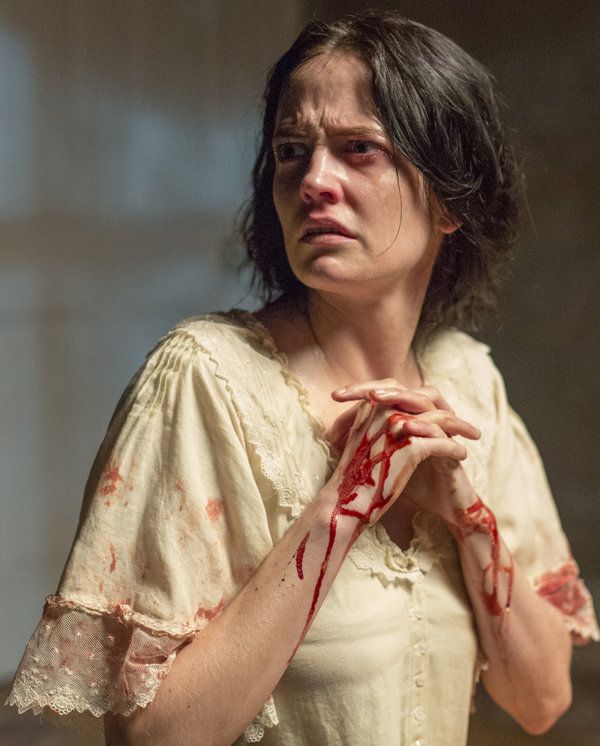 Eva Green retorna como Vanessa Ives, uma caçadora de monstros, na 2ª temporada de Penny Dreadful.
