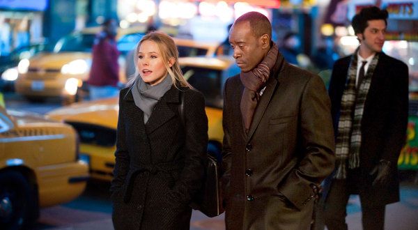 Από αριστερά, η Kristen Bell, ο Don Cheadle και ο Ben Schwartz ως σύμβουλοι διαχείρισης αμφιβόλου ακεραιότητας στην κωμωδία House of Lies στο Showtime.