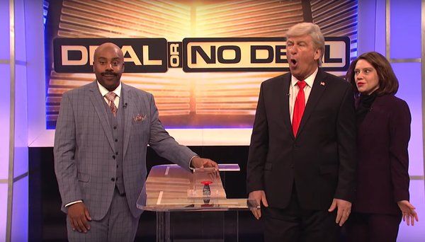 Kenan Thompson, Alec Baldwin și Kate McKinnon își bat joc de președintele Trump și de închiderea guvernului în Saturday Night Live.