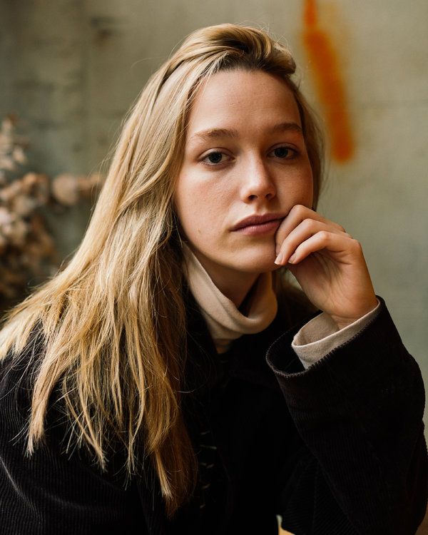 Je pense que la superpuissance de Love est sa grande sensibilité envers les autres, a déclaré Victoria Pedretti à propos de son personnage dans la série Netflix You. Jusqu