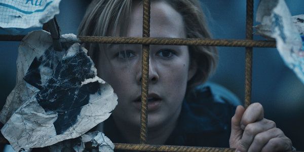 Alba August dans The Rain, à partir de vendredi sur Netflix.