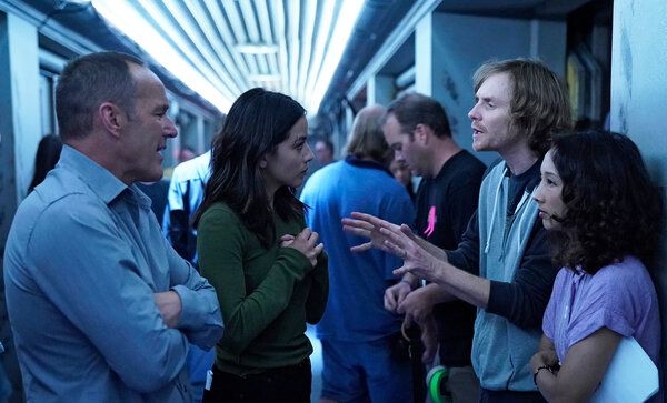 Fra venstre, skuespillerne Clark Gregg og Chloe Bennet og ektemannen-kone showrunners Jed Whedon og Maurissa Tancharoen fra Marvel