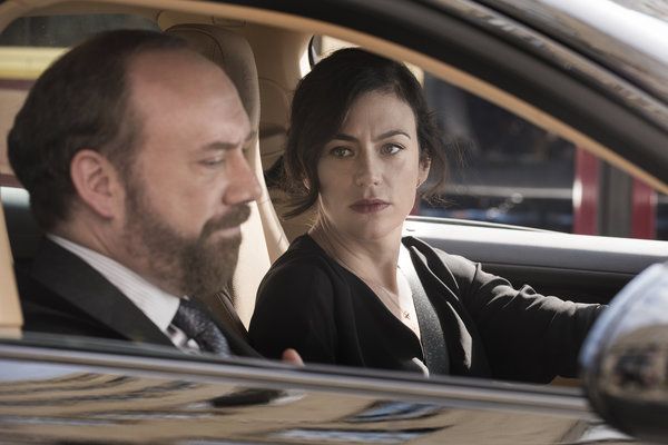 Paul Giamatti y Maggie Siff en Billions.