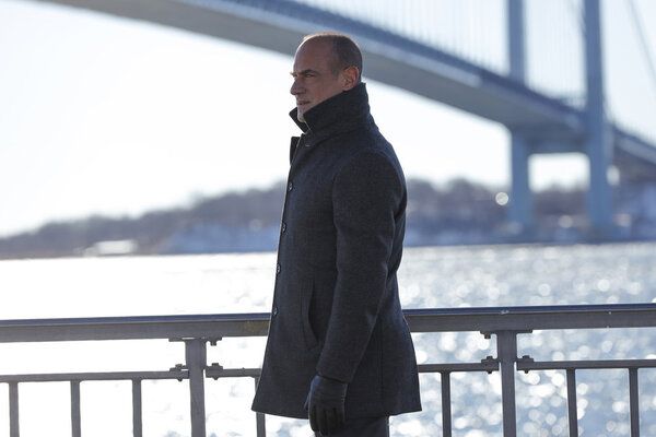 Law & Order: Organized Crime bringt Christopher Meloni als Detective Elliot Stabler zurück, ein ehemaliges Mitglied der SVU.
