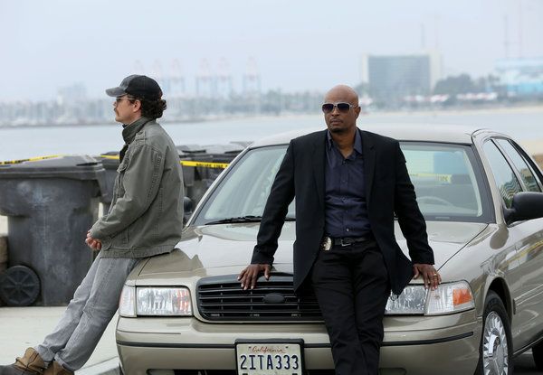 Clayne Crawford, izquierda, y Damon Wayans en Arma letal.