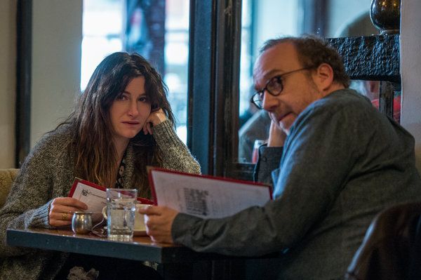 Kathryn Hahn in Paul Giamatti v Zasebnem življenju.
