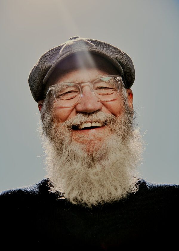 Letterman às vezes se sente constrangido por ser décadas mais velho do que alguns de seus convidados, disse ele, mas sempre há um canal para a experiência mútua.