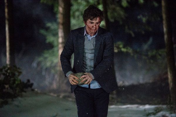 Фреди Хаймор като Норман Бейтс във финала на Bates Motel, понеделник вечер по A&E. Шоуто е предистория на Psycho.