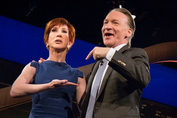 Kathy Griffin, täällä Bill Maherin kanssa, esittää Kellyanne Conwayta Comedy Centralin The President Showssa.