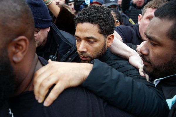 Igralec Jussie Smollett je po četrtkovi izpustitvi zapustil zapor okrožja Cook v Chicagu.