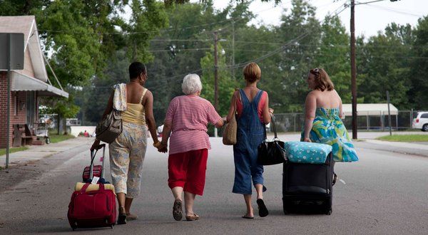 Mulheres de Yemassee, S.C., caminham até o trem na série Lifetime The Week the Women Went.