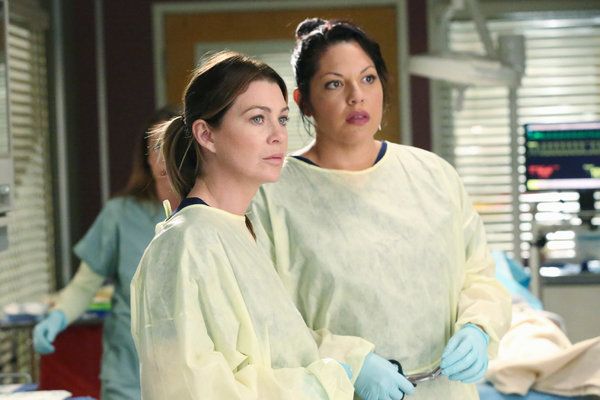 Sara Ramirez, dreapta, cu Ellen Pompeo în Grey’s Anatomy.