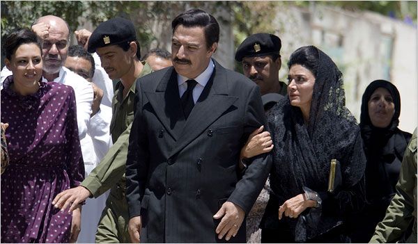 Saddam Hussein (Igal Naor) koos oma naise Sajidaga (Shohreh Aghdashloo) Saddami majas.