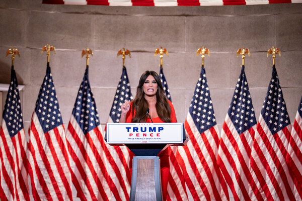 Kimberly Guilfoyle s-a numărat printre vorbitori în prima seară a Convenției Naționale Republicane, care a avut loc în mare parte într-un auditoriu drapat cu steag din Washington, D.C.