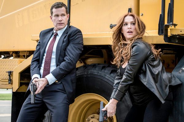 Dylanas Walshas ir Poppy Montgomery vaidina detektyvus filme „Unforgettable“.