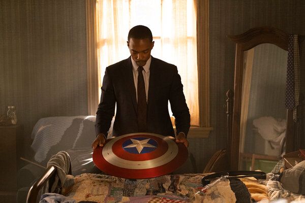 Ο Anthony Mackie στο The Falcon and the Winter Soldier. Τι μπορεί να μας πει ο δισταγμός του χαρακτήρα να αναλάβει ως Captain America για την πολυπλοκότητα της αμερικανικής ταυτότητας;