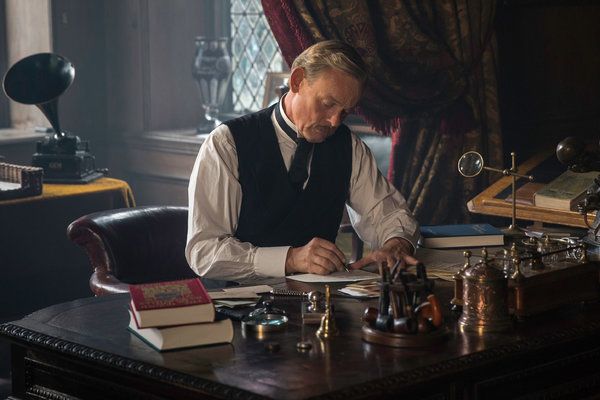 Martin Clunes är Arthur Conan Doyle i en tv-miniserieanpassning av en Julian Barnes-roman, som börjar söndag kväll på PBS.