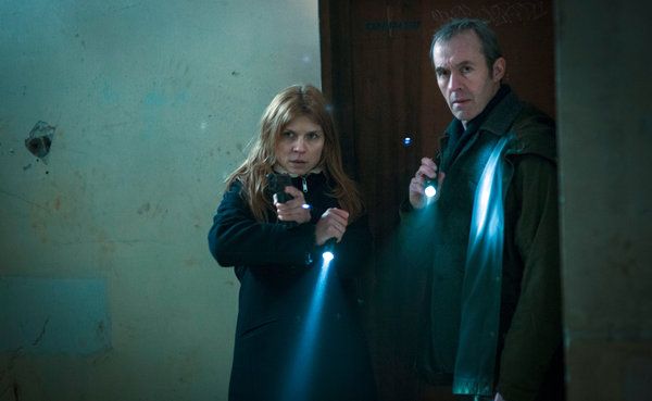 Clémence Poésy, izquierda, y Stephen Dillane protagonizan la versión franco-británica de The Tunnel.