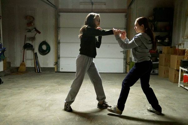 Keri Russell, izquierda, y Holly Taylor en la quinta temporada de The Americans.