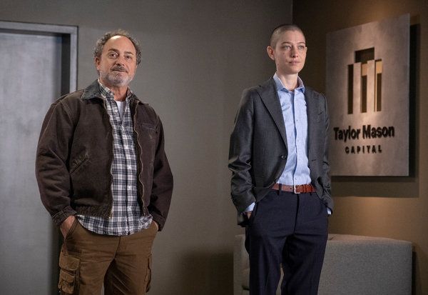Kevin Pollak, venstre, og Asia Kate Dillon i Billions.