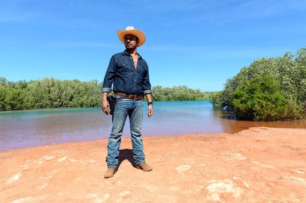 Аарон Педерсен в сезон 2 на Mystery Road, стрийминг по Acorn TV.
