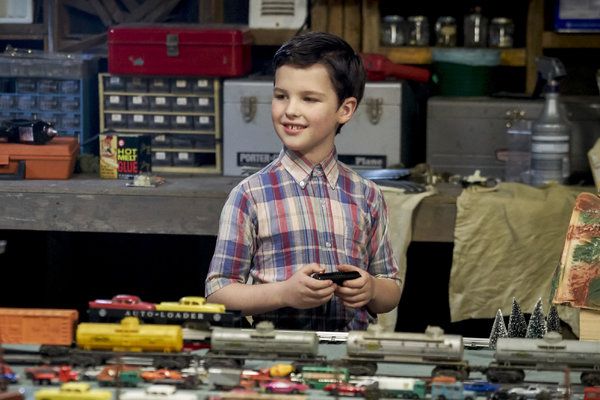 Um retrato do gênio quando menino: Iain Armitage estrela em Young Sheldon, baseado no personagem da Teoria do Big Bang.