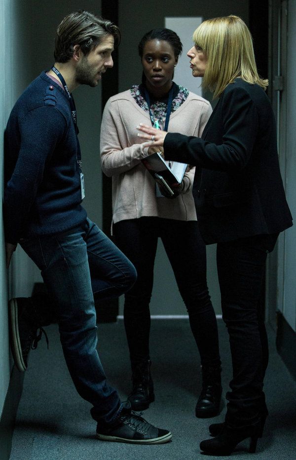 Damien Molony, lijevo, Clare-Hope Ashitey i Fay Ripley u filmu Osumnjičeni.