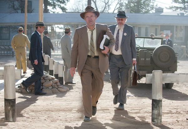 Ο John Benjamin Hickey, αριστερά, και ο Daniel Stern μέσα