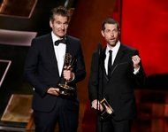 David Benioff, vľavo, a D.B. Weiss prijíma cenu Emmy za vynikajúce písanie pre dramatický seriál pre HBO Game of Thrones v roku 2015. Ich ďalším projektom bude Confederate na HBO.