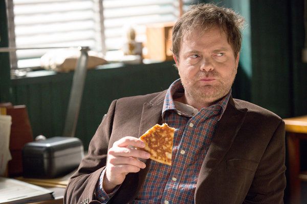 Rainn Wilson interpreta um investigador mal-educado que fuma charuto em Portland, Oregon, na série da Fox