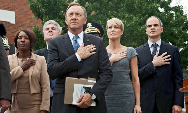 House of Cardsの右端から、Michael Kelly、Robin Wright、KevinSpaceyに取り上げられました。
