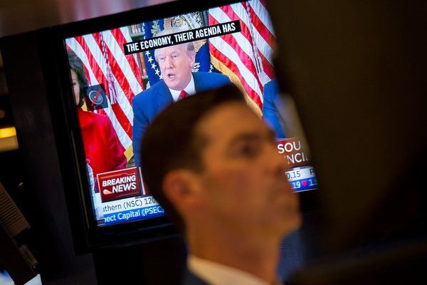 President Trump på nyheterna. Han har stött tillbaka mot en rapport som säger att han tillbringar minst fyra timmar om dagen med att titta på TV.