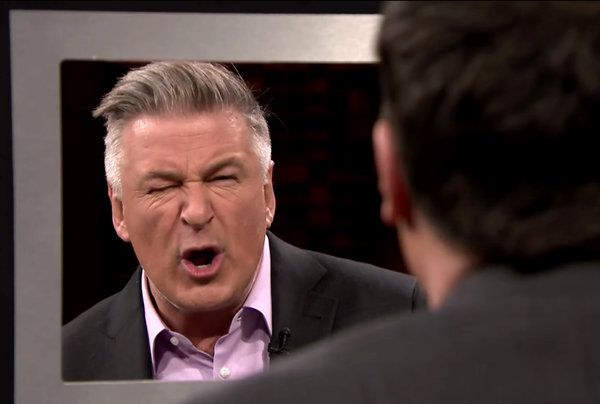 Alec Baldwin, vľavo, a Jimmy Fallon v The Tonight Show.