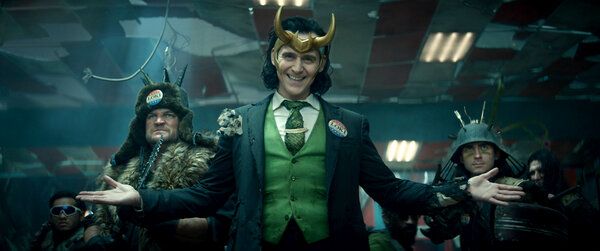 Lokis, kurio pagrindinį vaidmenį atlieka Tomas Hiddlestonas kaip piktadarys, tapęs jo paties šou herojumi, veikia kaip metakomentaras apie Marvel požiūrį į pasakojimą.