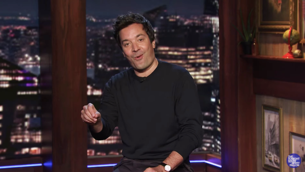 Jimmy Fallon especuló sobre la reacción del presidente Trump a los discursos de Barack Obama, Hillary Clinton y Elizabeth Warren en la virtual Convención Nacional Demócrata el miércoles.