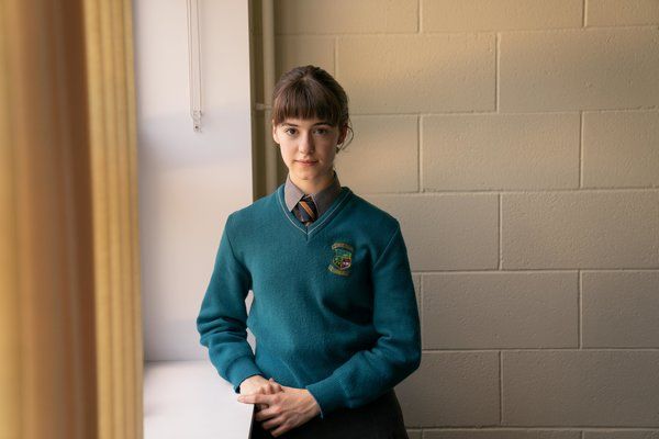 Daisy Edgar-Jones v Normal People, adaptaciji najbolje prodajanega romana Sally Rooney, ki prihaja v sredo na Hulu.