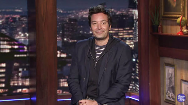 지미 팰런(Jimmy Fallon)은 목요일 뉴욕 법무장관이 해산을 요구하는 소송을 제기한 후 전미총기협회(National Rifle Association)에 진심 어린 축복을 보냈다.