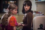 Genevieve Angelson e Grace Gummer em Good Girls Revolt.