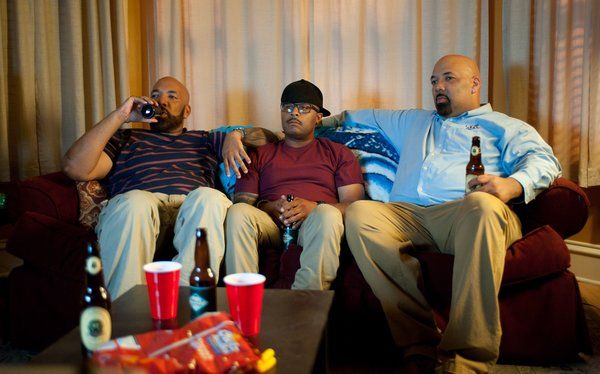South Side es uno de varios programas nuevos de Comedy Central que son parte del impulso de la cadena para expandirse más allá de su audiencia principal de hombres blancos jóvenes. De izquierda a derecha, Kareme Young, Sultan Salahuddin y Quincy Young.
