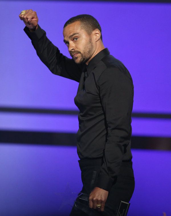 Džesija Viljamsa pieņem humānās palīdzības balvu BET Awards ceremonijā 26. jūnijā.