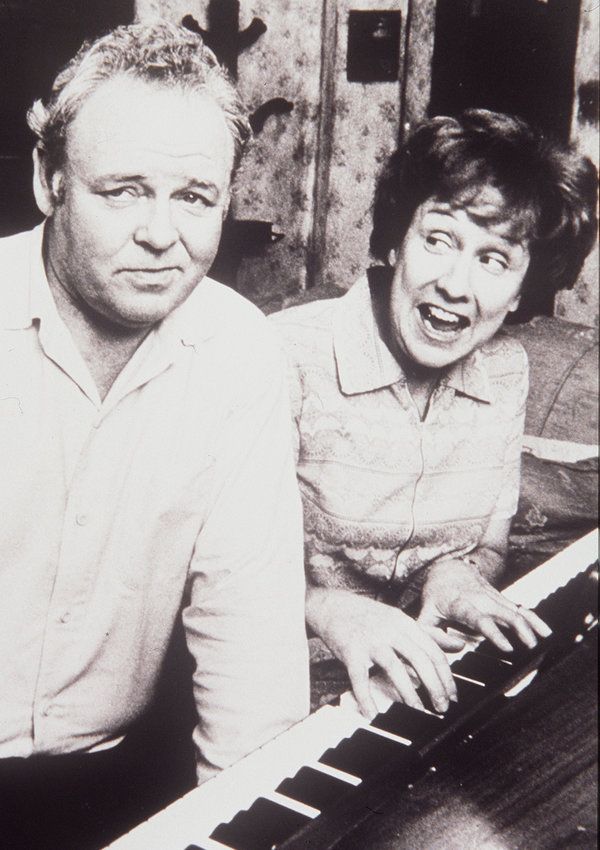Jean Stapleton kot Edith Bunker, desno, s Carrollom O