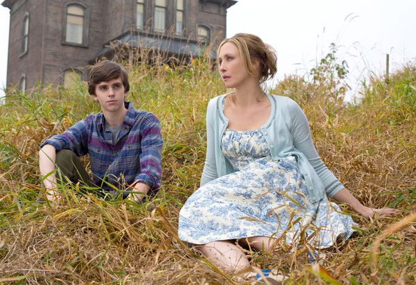 Freddie Highmore และ Vera Farmiga แสดงใน Bates Motel กลับมาที่ A&E ในคืนวันจันทร์