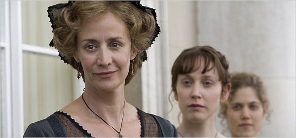 Forever Austen: de izquierda a derecha, Janet McTeer como la Sra. Dashwood, Hattie Morahan como Elinor y Charity Wakefield como Marianne en 