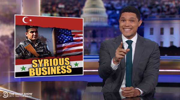 Trevor Noah brinca que as forças curdas deveriam prometer sujeira sobre Joe Biden em troca de ajuda militar americana.