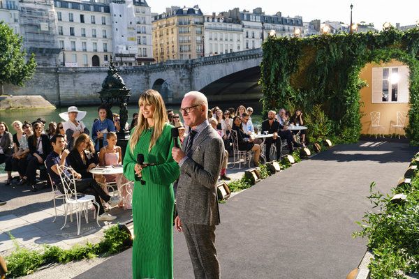 Η Heidi Klum και ο Tim Gunn επέστρεψαν με το Making the Cut στο Amazon, την τελευταία επανάληψη του μοντέλου Project Runway.