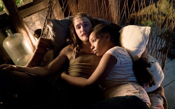 Kyle Gallner i Christina Jackson w Outsiders.