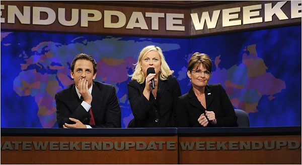A governadora Sarah Palin, à direita, ativando ?? Atualização de fim de semana ?? no ?? Saturday Night Live, ?? com Seth Meyers e Amy Poehler.